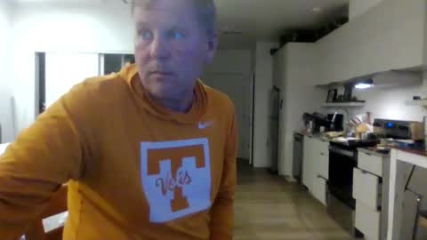 Snapshot of 1029mn chatting on 10.09.25 Takin Profits online show from 10.09.25