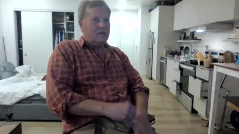 Snapshot of 1029mn chatting on 10.18.25 Takin Profits online show from 10.18.25