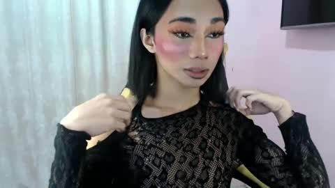 Snapshot of 18_nicole chatting on 02.05.25 barbie online show from 02.05.25