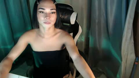 Snapshot of 18_nicole chatting on 03.06.25 barbie online show from 03.06.25