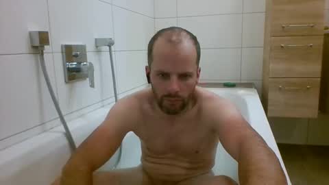 Snapshot of 19berni91 chatting on 10.25.25 berni online show from 10.25.25