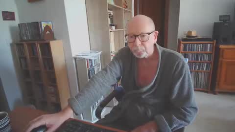 Snapshot of 7thsojourn chatting on 10.17.25 Papi online show from 10.17.25