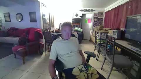 Snapshot of 86406stud chatting on 12.25.24 86406stud online show from 12.25.24