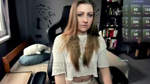 Snapshot of _aleksaa_ chatting on 10.21.25 Aleksandra online show from 10.21.25