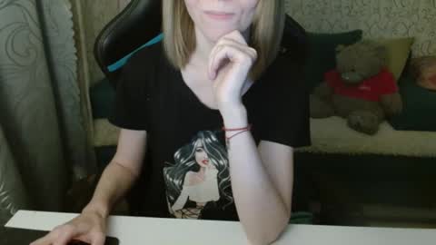 Snapshot of _alicecullen_ chatting on 11.13.25 AliceCullen online show from 11.13.25