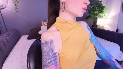 Snapshot of _aliice_1 chatting on 02.04.25 Alice online show from 02.04.25