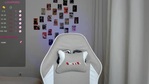 Snapshot of _alissaa_ chatting on 02.11.25 Alice online show from 02.11.25