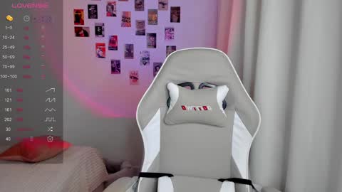 Snapshot of _alissaa_ chatting on 02.12.25 Alice online show from 02.12.25