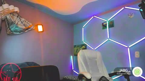 Snapshot of _baterchatur chatting on 10.18.25 Lunita  online show from 10.18.25