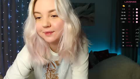 Snapshot of _blonde_barbie_ chatting on 12.03.24 Elizabeth online show from 12.03.24