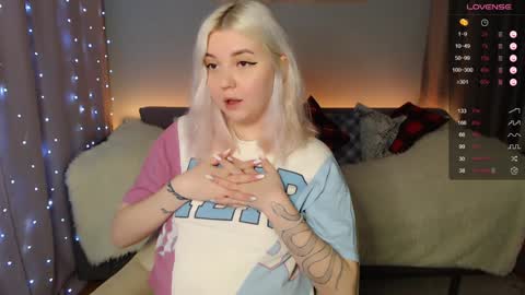 Snapshot of _blonde_barbie_ chatting on 12.07.24 Elizabeth online show from 12.07.24