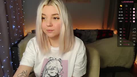 Snapshot of _blonde_barbie_ chatting on 12.11.24 Elizabeth online show from 12.11.24