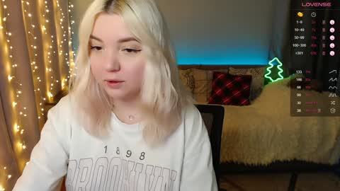 Snapshot of _blonde_barbie_ chatting on 12.26.24 Elizabeth online show from 12.26.24