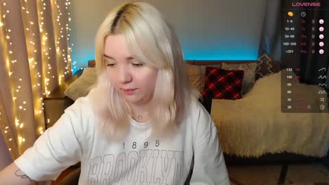 Snapshot of _blonde_barbie_ chatting on 12.26.24 Elizabeth online show from 12.26.24