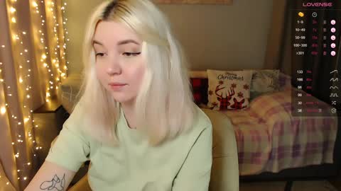 Snapshot of _blonde_barbie_ chatting on 01.03.25 Elizabeth online show from 01.03.25