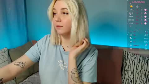 Snapshot of _blonde_barbie_ chatting on 02.13.25 Elizabeth online show from 02.13.25