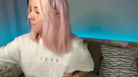 Snapshot of _blonde_barbie_ chatting on 02.20.25 Elizabeth online show from 02.20.25