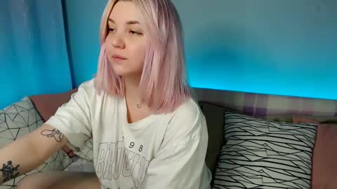 Snapshot of _blonde_barbie_ chatting on 02.21.25 Elizabeth online show from 02.21.25