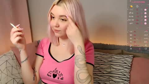 Snapshot of _blonde_barbie_ chatting on 02.23.25 Elizabeth online show from 02.23.25
