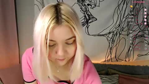 Snapshot of _blonde_barbie_ chatting on 03.02.25 Elizabeth online show from 03.02.25