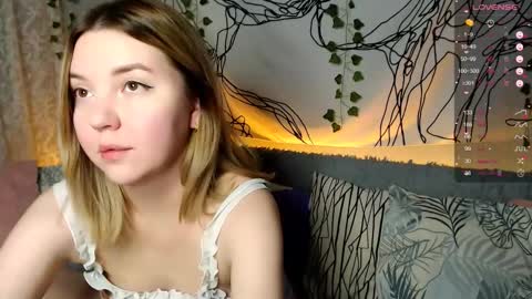 Snapshot of _blonde_barbie_ chatting on 10.23.25 Elizabeth online show from 10.23.25