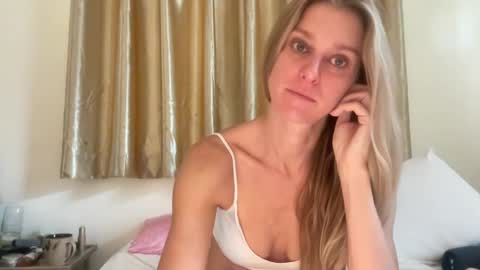 Snapshot of _chelsea___ chatting on 12.11.24 Chelsea xo online show from 12.11.24