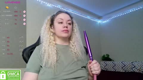 Snapshot of _elven_dreams__ chatting on 02.11.25 chloue and Gretta online show from 02.11.25