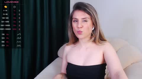 Snapshot of _esmeraldiyaa_ chatting on 12.27.24 _esmeraldiyaa_ online show from 12.27.24