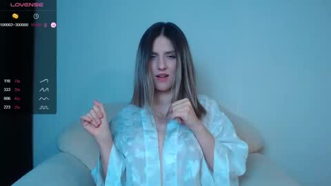 Snapshot of _esmeraldiyaa_ chatting on 02.02.25 _esmeraldiyaa_ online show from 02.02.25