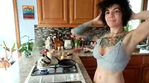 Snapshot of _frankie_rivers chatting on 02.17.25 Frankie Rivers allmylinks  online show from 02.17.25