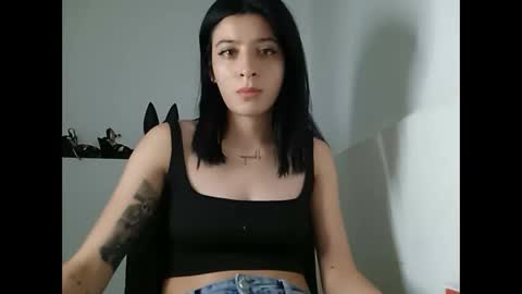 Snapshot of _genesid_dixton chatting on 02.12.25 Mia-foster online show from 02.12.25