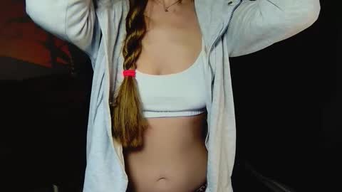 Snapshot of _goldilocks__ chatting on 09.28.25 _goldilocks__ online show from 09.28.25