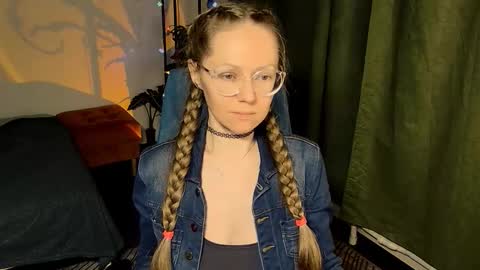 Snapshot of _goldilocks__ chatting on 10.07.25 _goldilocks__ online show from 10.07.25