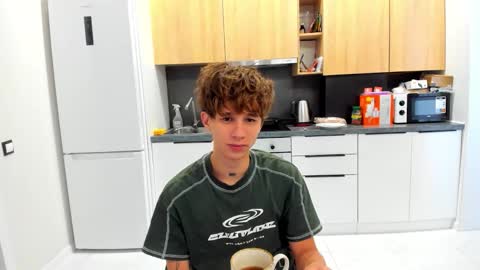 Snapshot of _kurt chatting on 09.09.25 Kurt online show from 09.09.25