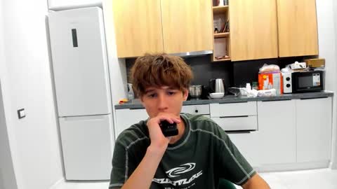 Snapshot of _kurt chatting on 09.11.25 Kurt online show from 09.11.25