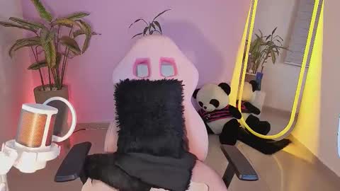 Snapshot of _kylie_miller1 chatting on 09.18.25 Kylie online show from 09.18.25