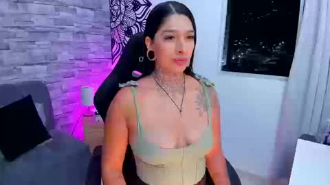  Laura  Independent Model  online show from 09.28.25