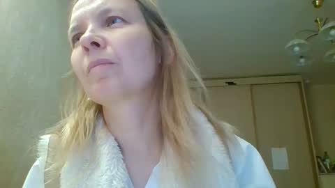 Snapshot of _love_fire chatting on 11.17.25 _love_fire online show from 11.17.25