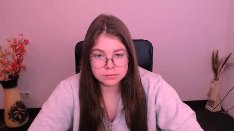 Snapshot of _lovely_mary chatting on 10.16.25 Mary online show from 10.16.25