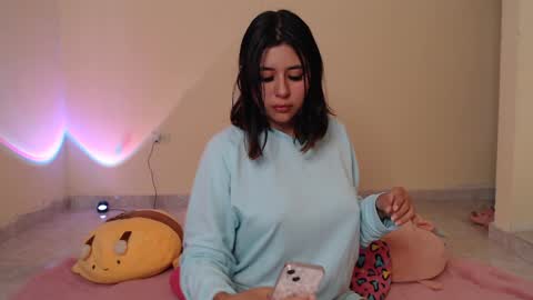 Snapshot of _maiahairy_ chatting on 01.22.25 Maia online show from 01.22.25