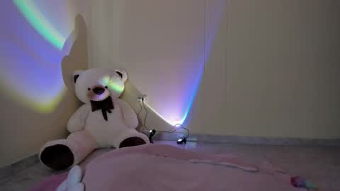 Snapshot of _maiahairy_ chatting on 10.17.25 Maia online show from 10.17.25