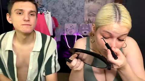 Snapshot of _mia_mason_ chatting on 09.30.25 Mia Mason online show from 09.30.25