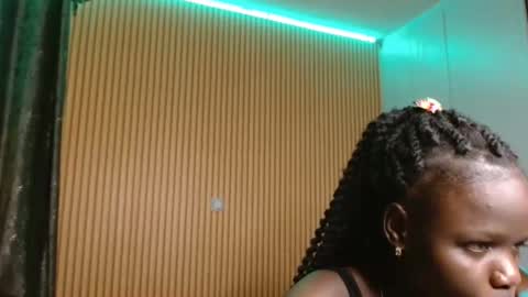 Snapshot of _milah chatting on 11.07.25 Milah online show from 11.07.25