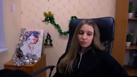 Snapshot of _nicole_new chatting on 12.24.24 Nica online show from 12.24.24