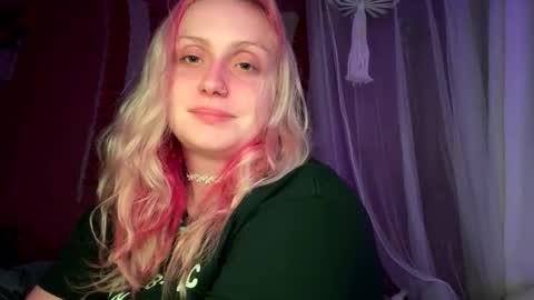 Snapshot of _peaceoutgirlscout_ chatting on 09.19.25 _peaceoutgirlscout_ online show from 09.19.25