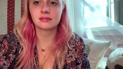 Snapshot of _peaceoutgirlscout_ chatting on 09.29.25 _peaceoutgirlscout_ online show from 09.29.25