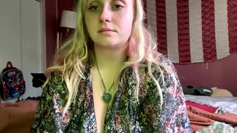 Snapshot of _peaceoutgirlscout_ chatting on 10.09.25 _peaceoutgirlscout_ online show from 10.09.25