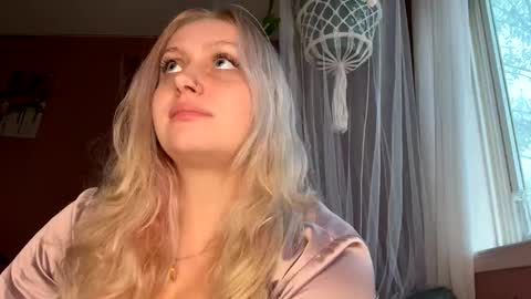 Snapshot of _peaceoutgirlscout_ chatting on 10.28.25 _peaceoutgirlscout_ online show from 10.28.25