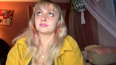 Snapshot of _peaceoutgirlscout_ chatting on 11.03.25 _peaceoutgirlscout_ online show from 11.03.25