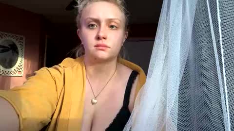 Snapshot of _peaceoutgirlscout_ chatting on 11.04.25 _peaceoutgirlscout_ online show from 11.04.25